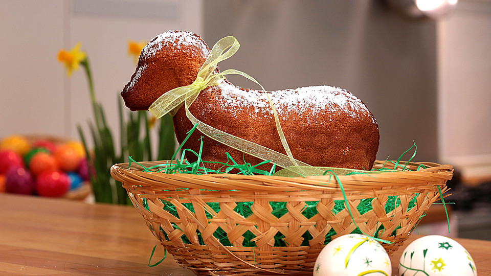 Delicious Osterlamm: Creative Decoration Ideas with Chocolate & Coconut